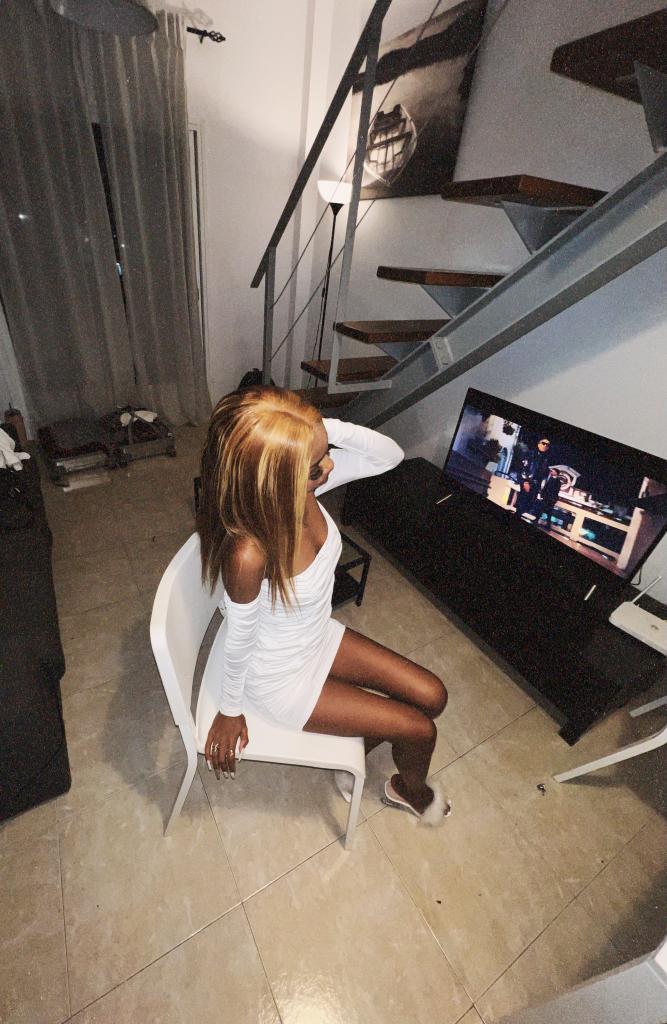 663207952: Chica busca chico en Málaga