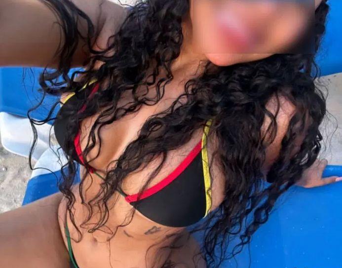 667590915: Chica busca chico en Barcelona