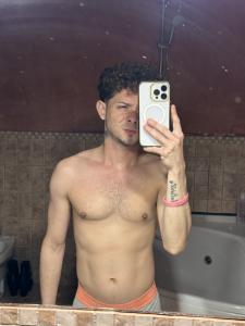 676337518: Chico busca chica en Málaga