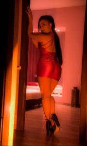 613908909: Chica busca chico en Barcelona