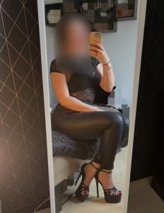 643272294: Chica busca chico en Sevilla