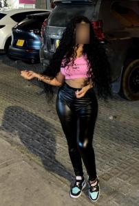 667590915: Chica busca chico en Barcelona