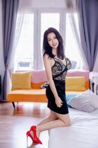 669547079: Chica busca chico en Gerona