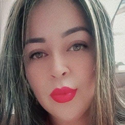 613867341: Chica busca chico en Navarra