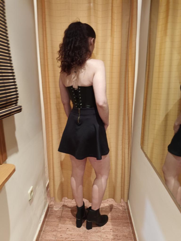 664779287: Chica busca chico en Valencia