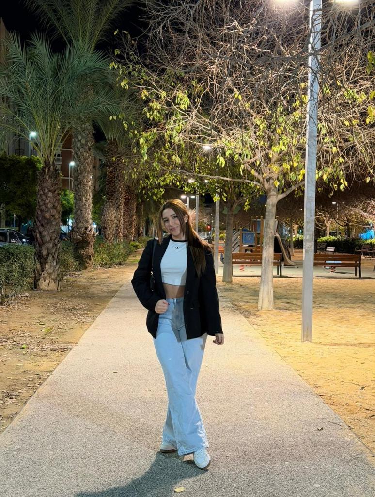 664375536: Chica busca chico en Barcelona