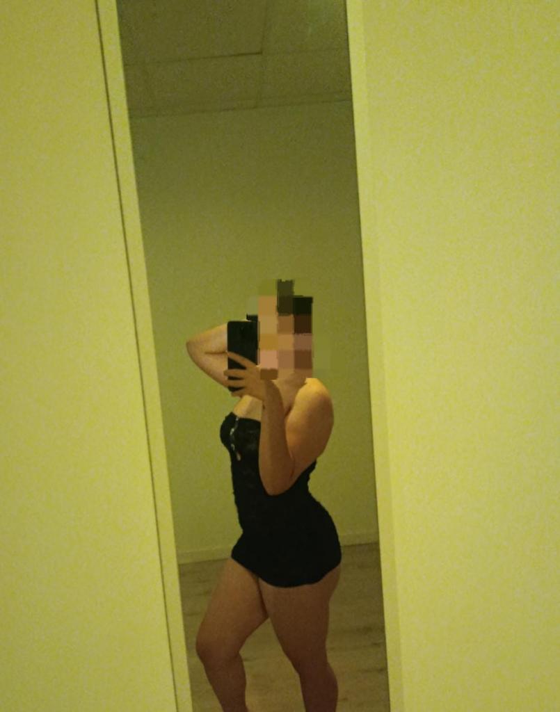 664608691: Chica busca chico en Barcelona