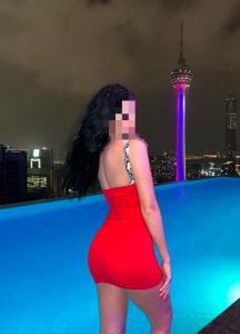 613370957: Chica busca chico en Gerona