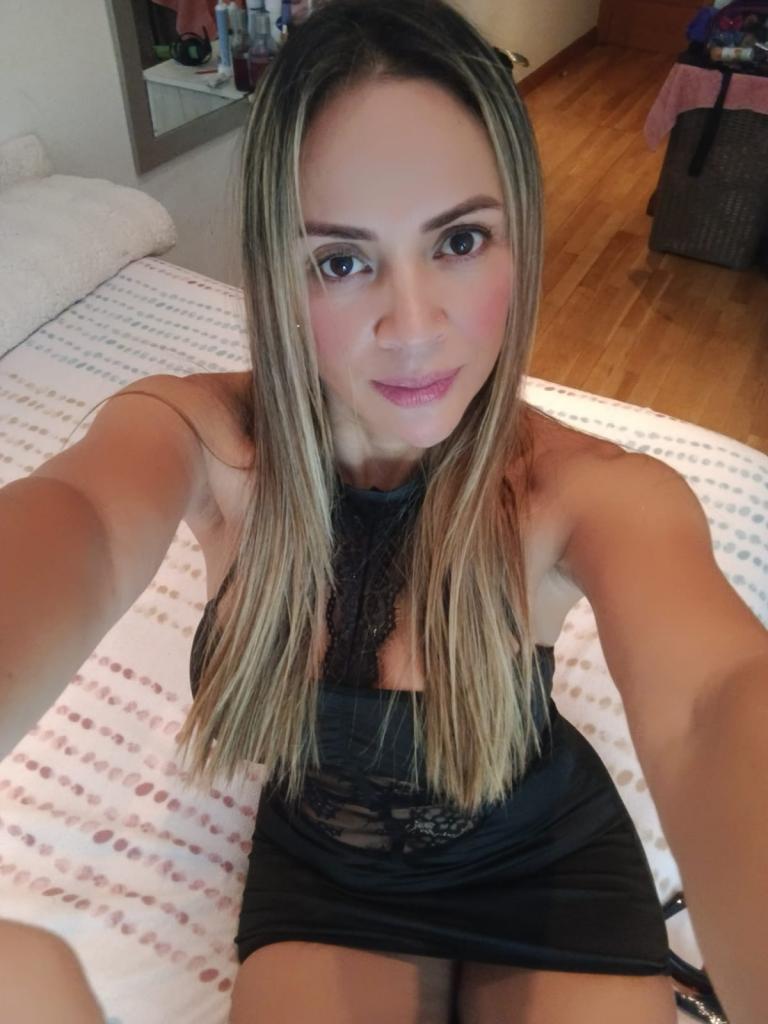 Chica busca chico en Alicante: Chica busca chico