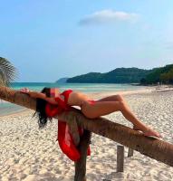 613370957: Chica busca chico en Gerona