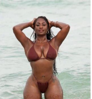 643099727: Chica busca chico en La Coruña