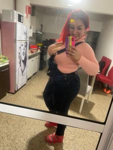 663048571: Chica busca chico en Madrid