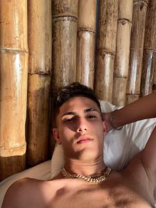 604385797: Chico busca chica en Madrid