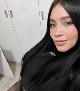 613421353: Chica busca chico en Sevilla