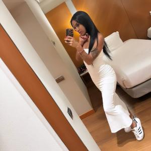 631180307: Chica busca chico en Barcelona