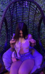 647637764: Chica busca chico en Málaga