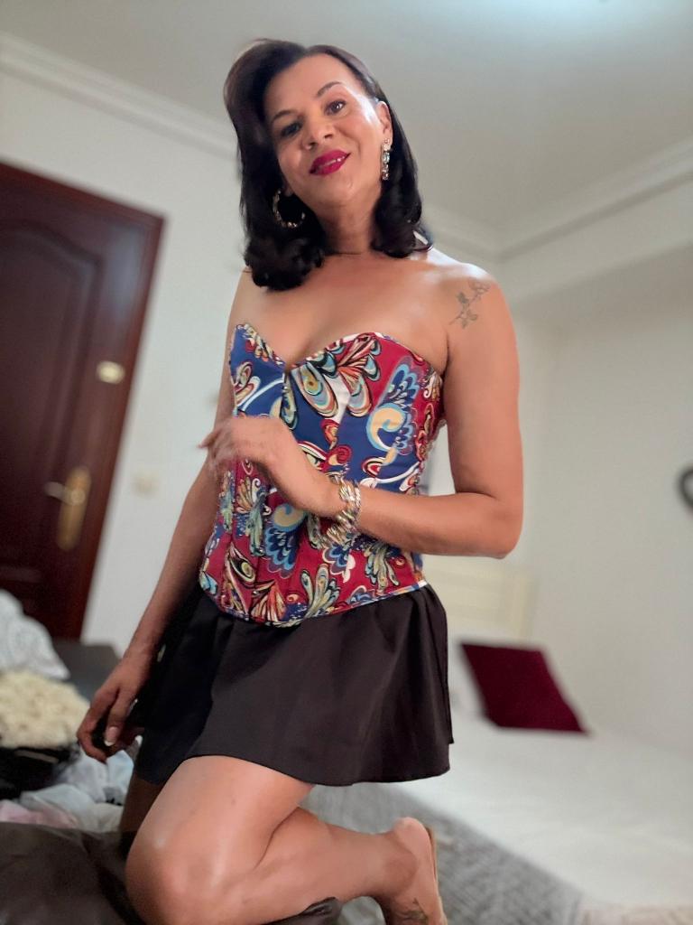 672167663: Transexual en La Coruña