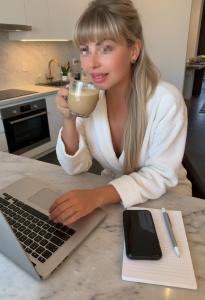 644132151: Chica busca chico en Cádiz