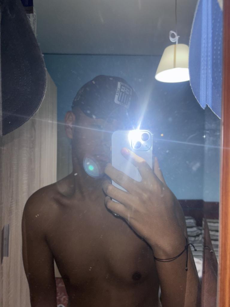 647789256: Chico busca chica en Málaga