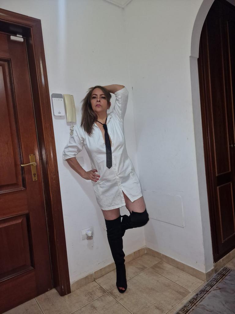 614691798: Chica busca chico en Tenerife