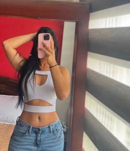 658094757: Chica busca chico en Navarra