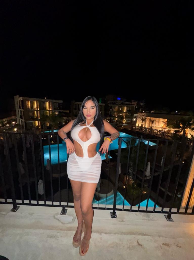 611335563: Chica busca chico en Barcelona