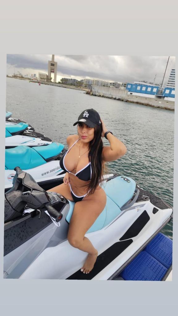 613612057: Chica busca chico en Barcelona