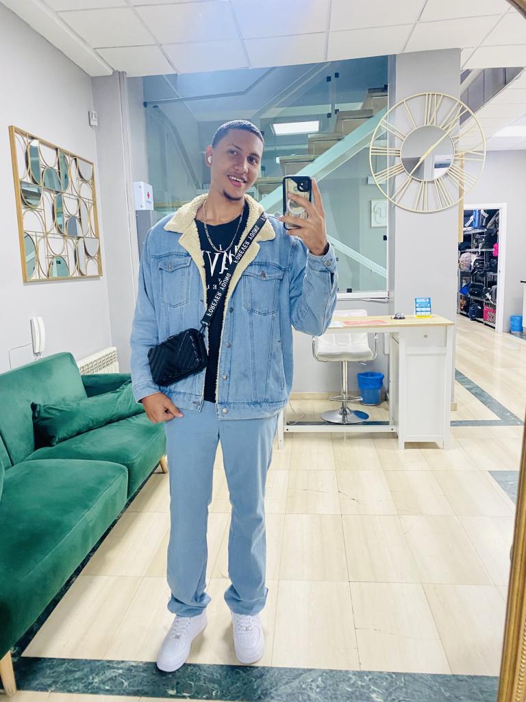 613966445: Chico busca chica en Alicante