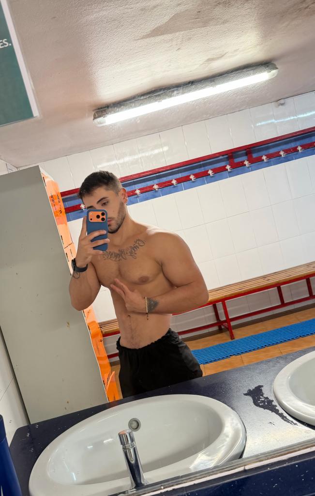 Chico busca chica en Sevilla: 