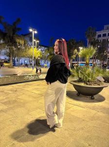 633261649: Chica busca chico en Barcelona