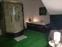 691482245: Chica busca chico en Sevilla