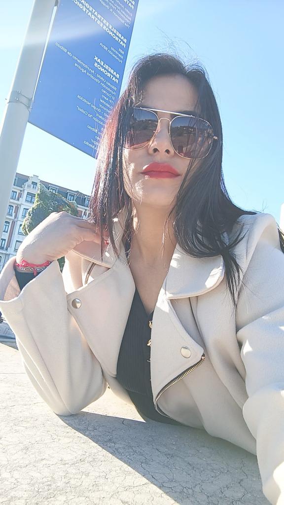 692475507: Chica busca chico en Cantabria