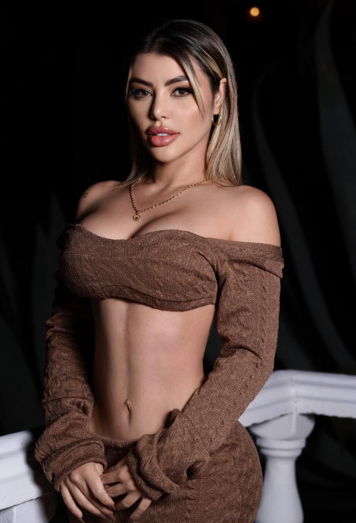 634101117: Chica busca chico en Barcelona