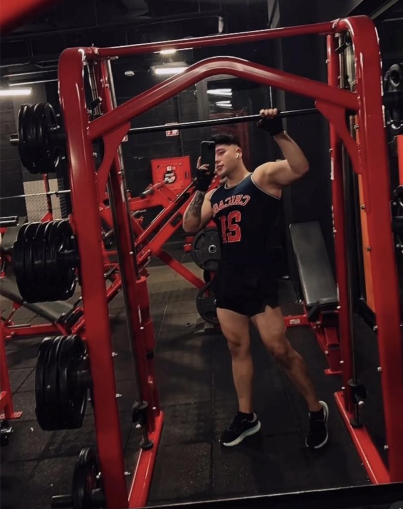 663780321: Chico busca chica en Málaga