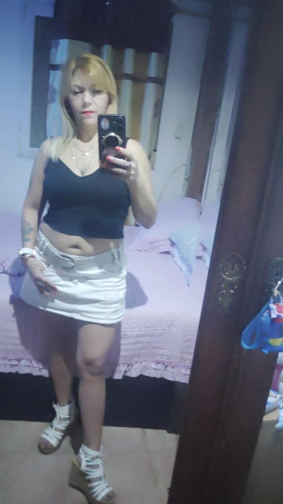 664531421: Chica busca chico en Madrid