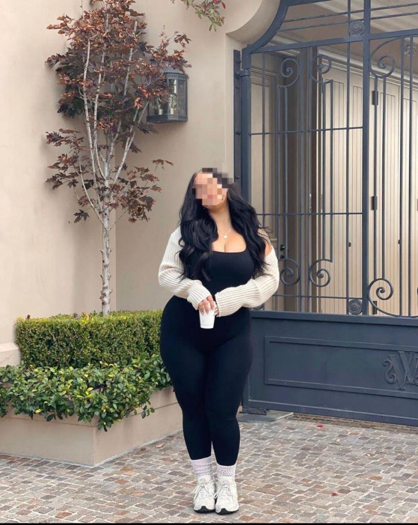 667587198: Chica busca chico en Barcelona