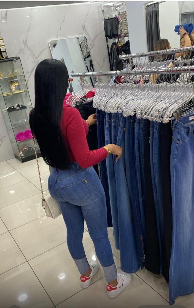 613644945: Chica busca chico en La Coruña