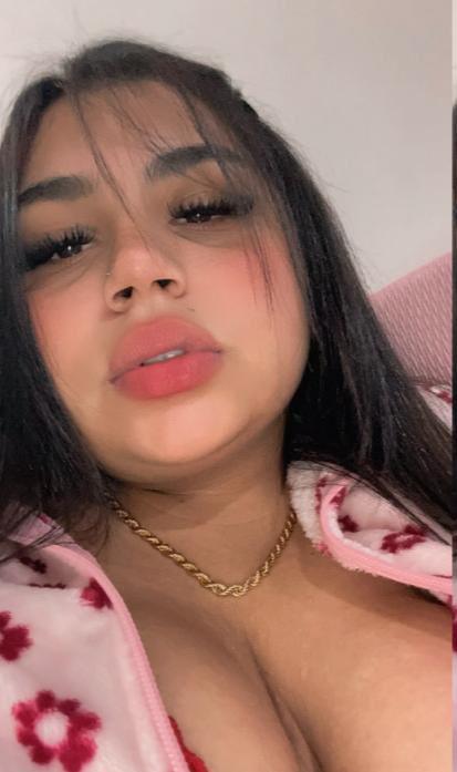 672128636: Chica busca chico en Sevilla