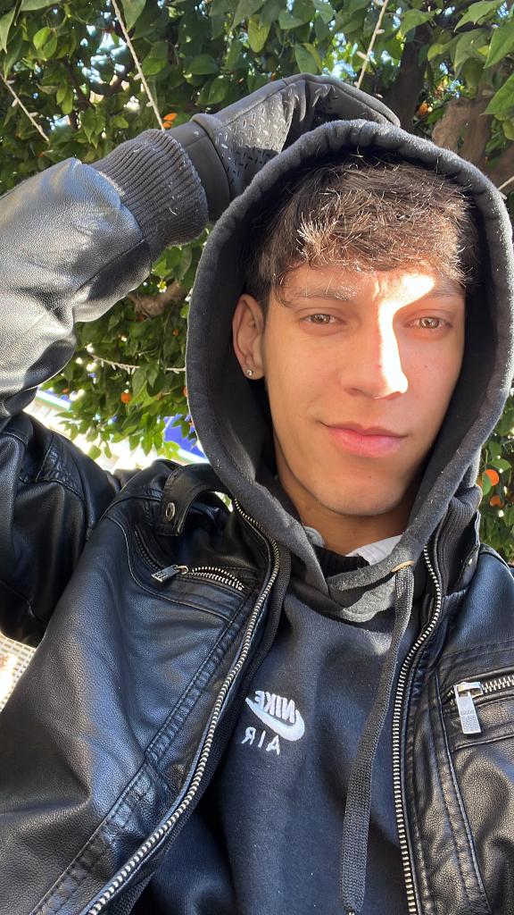 674344545: Chico busca chica en Málaga