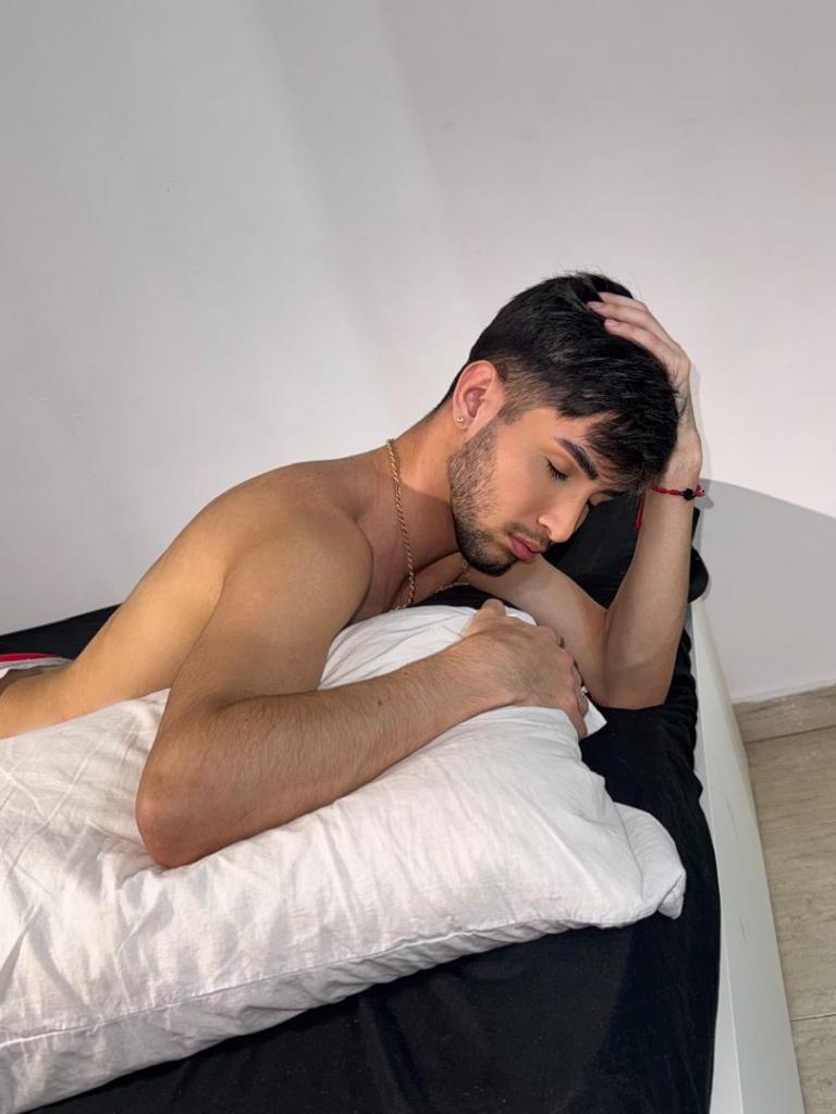 663936078: Chico busca chica en Ibiza