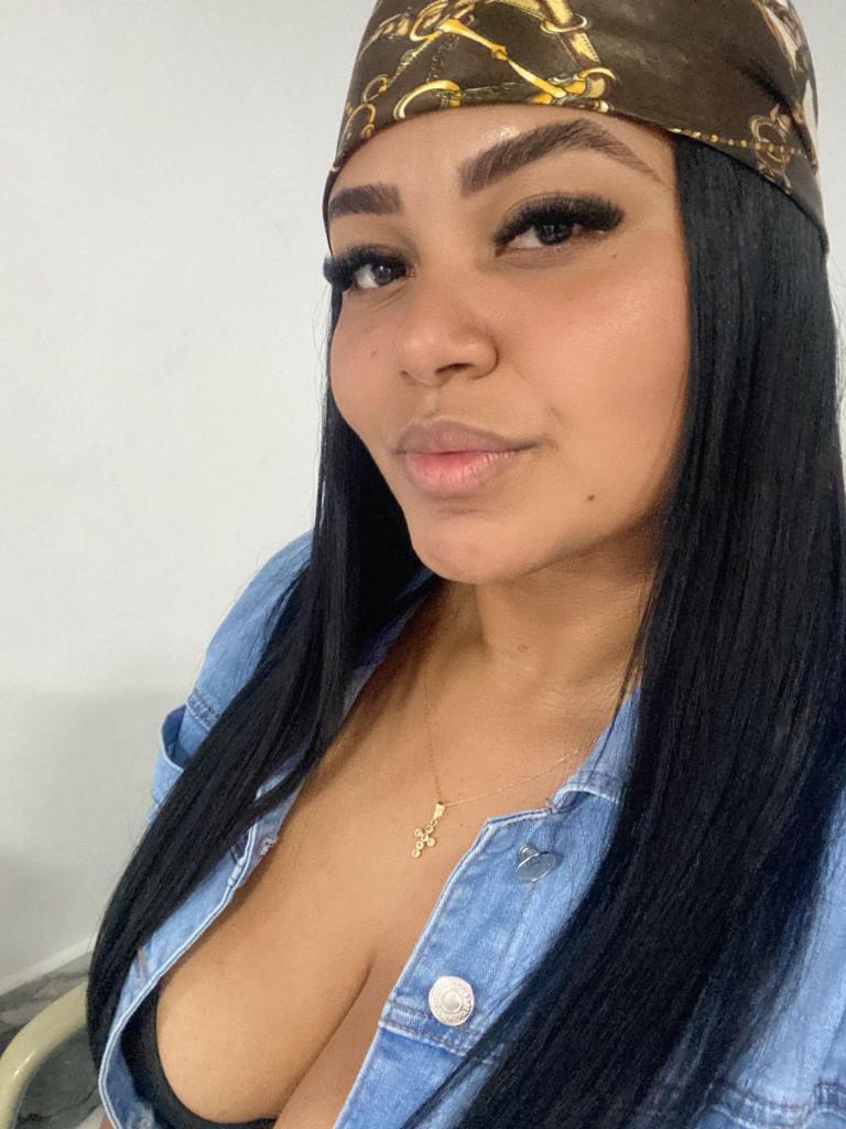 687481365: Chica busca chico en Sevilla