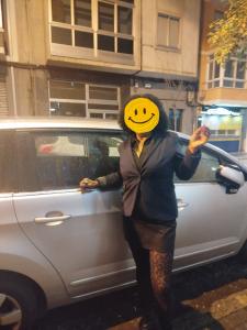 617227143: Chica busca chico en Orense