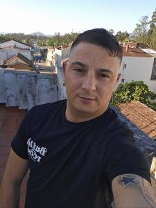 633023292: Chico busca chica en Pontevedra