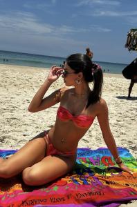 678786360: Chica busca chico en Ibiza