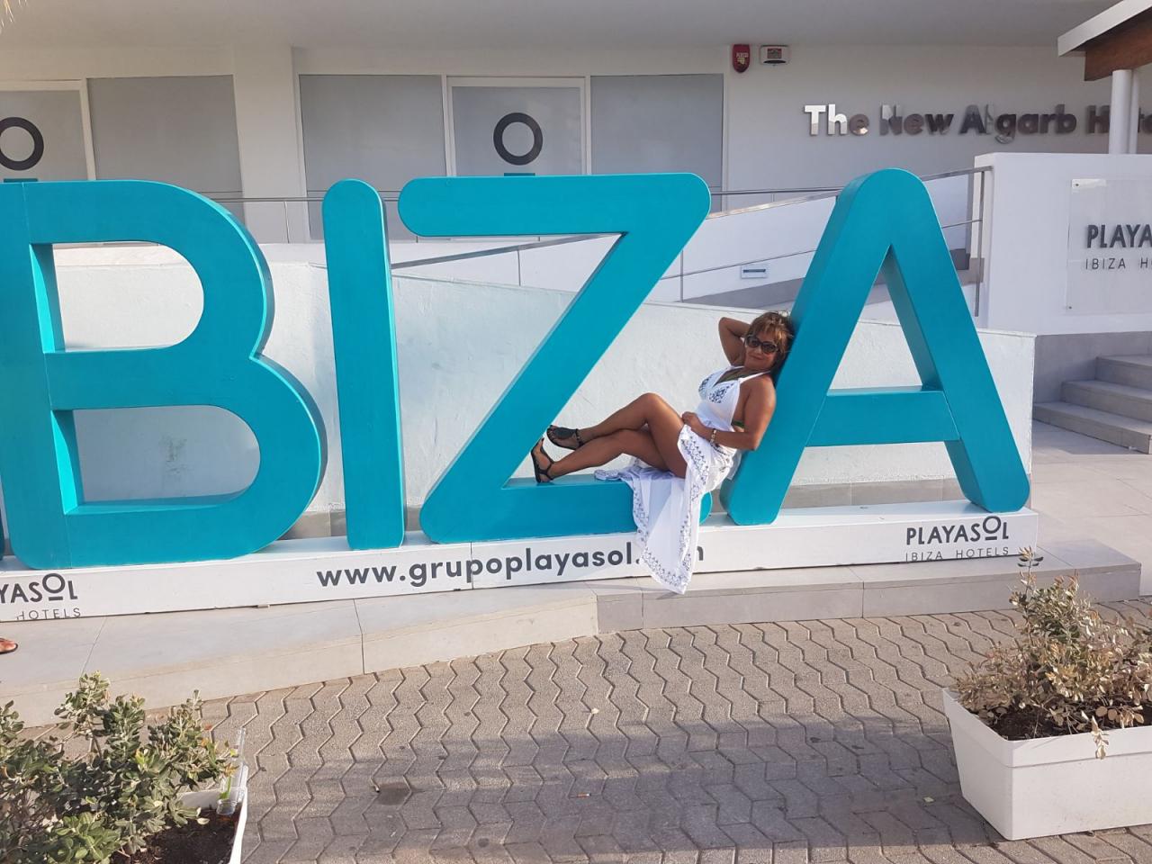 Chica busca chico en Ibiza: 