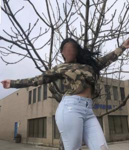 613567432: Chica busca chico en Gerona