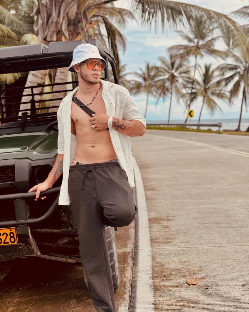 611281428: Chico busca chica en Barcelona