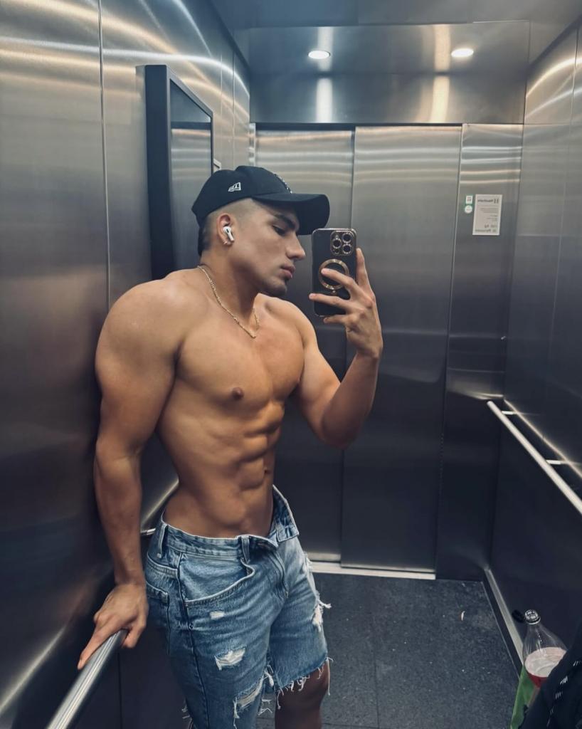 674504023: Chico busca chica en Barcelona