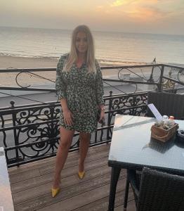 643873037: Chica busca chico en Madrid