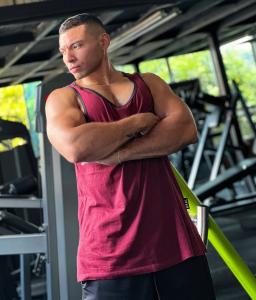 672248547: Chico busca chica en Barcelona